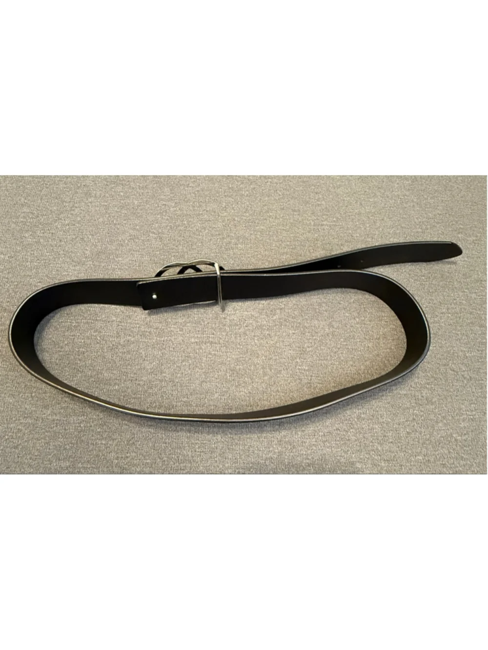 black belt distinctive silver-tone interlocking circle buckle EUC